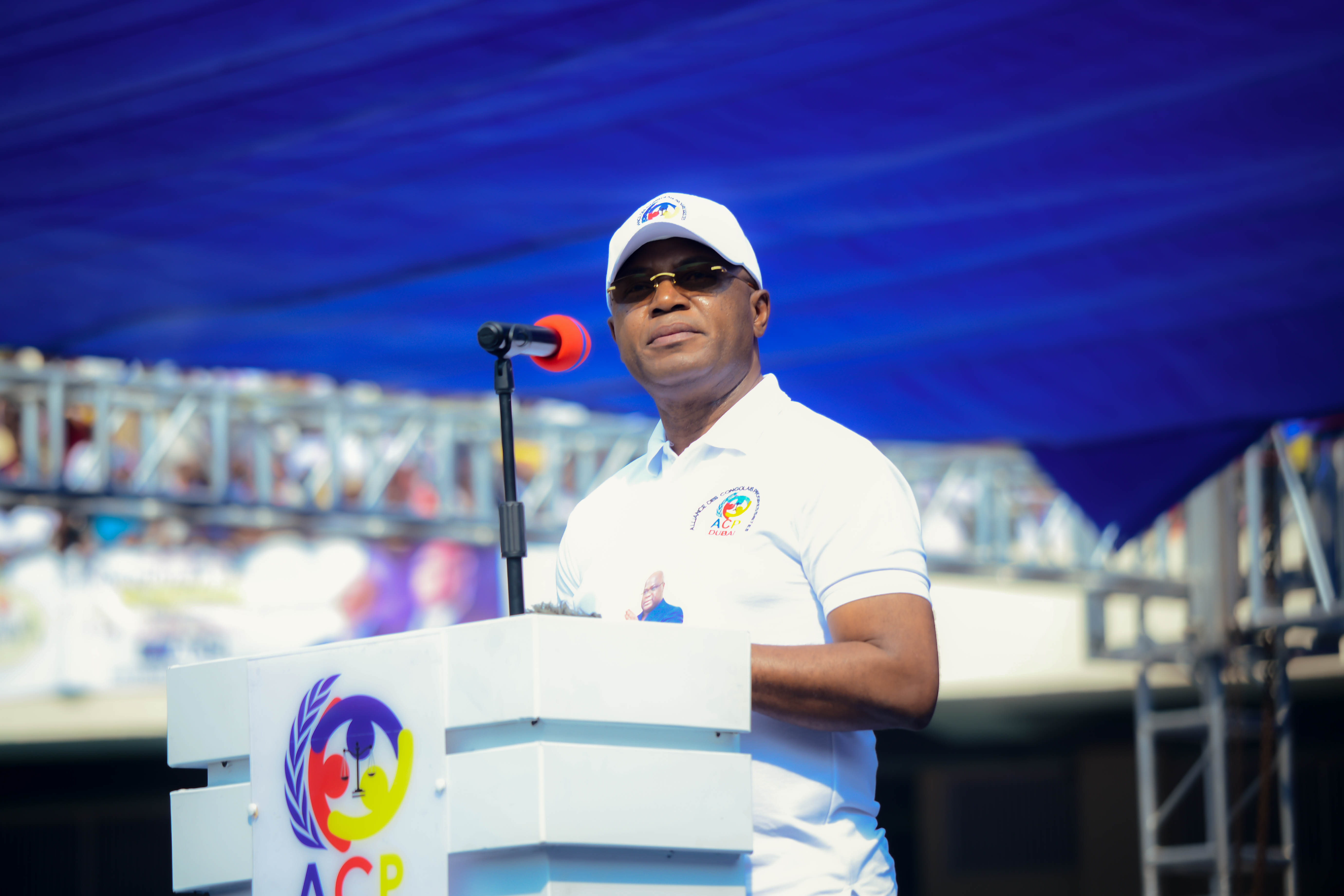 Gentiny Ngobila Mbaka — Officiel